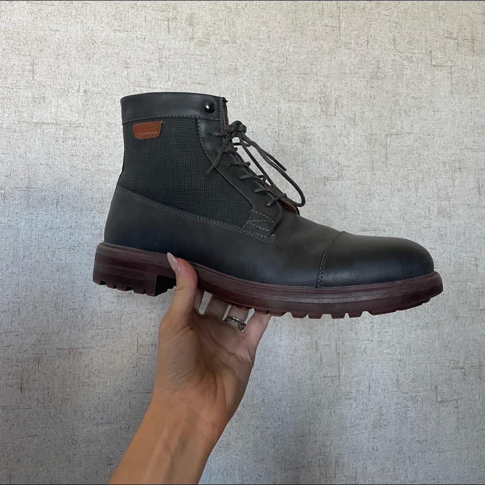R2 dress boots